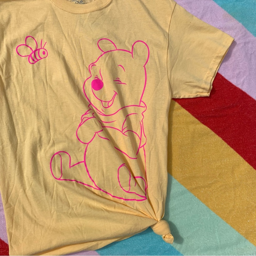 Disney Winnie The Pooh & Bee 🐝 Pale Yellow Graphic Tee w/ Side Knot 🍯 NWT sz M - Picture 3 of 6